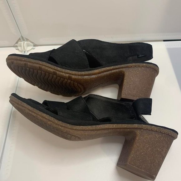 Collections by Clark’s soft cushion shoes - Picture 2 of 9